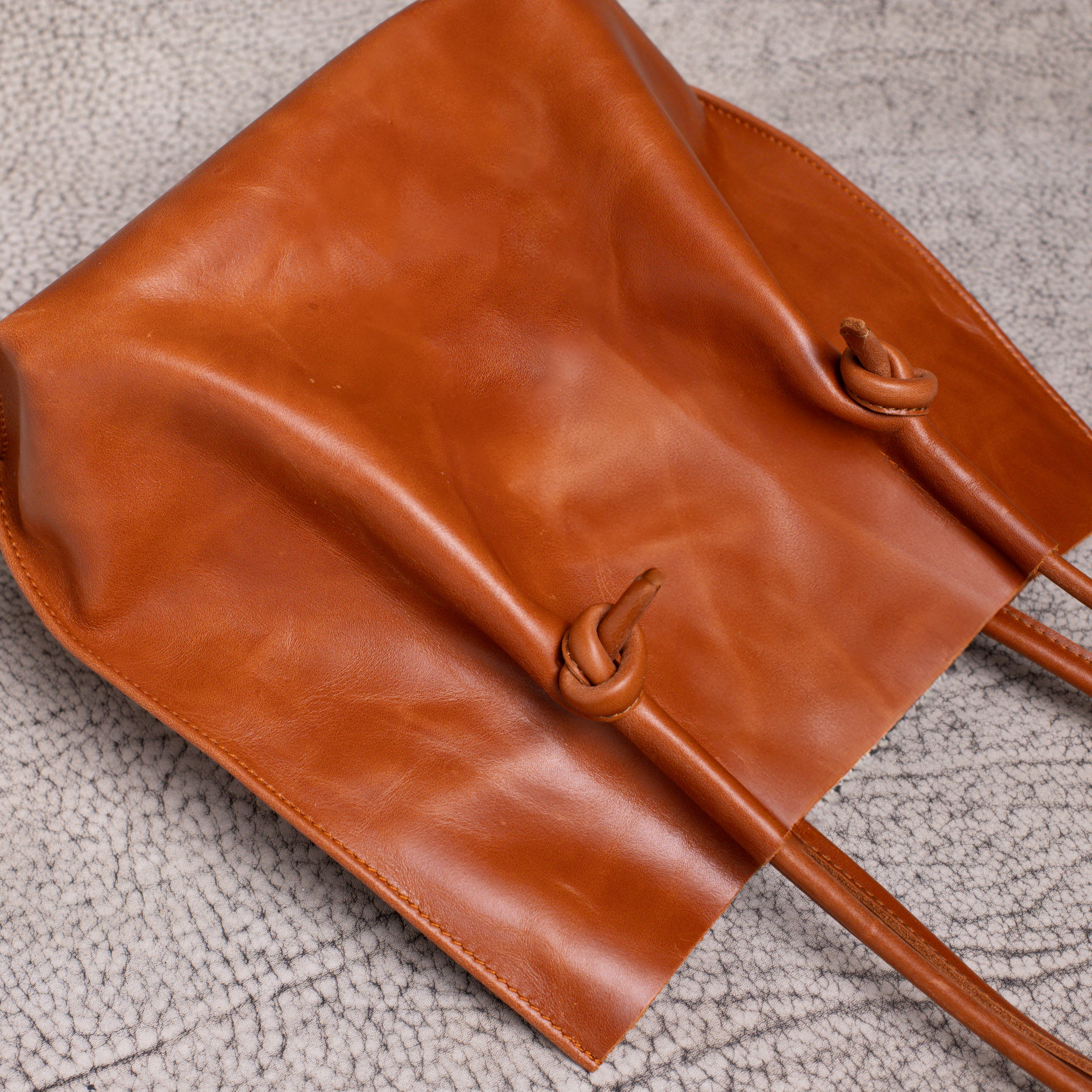 Flora Everyday Leather Tote | Dual Tone Whiskey - Image 6