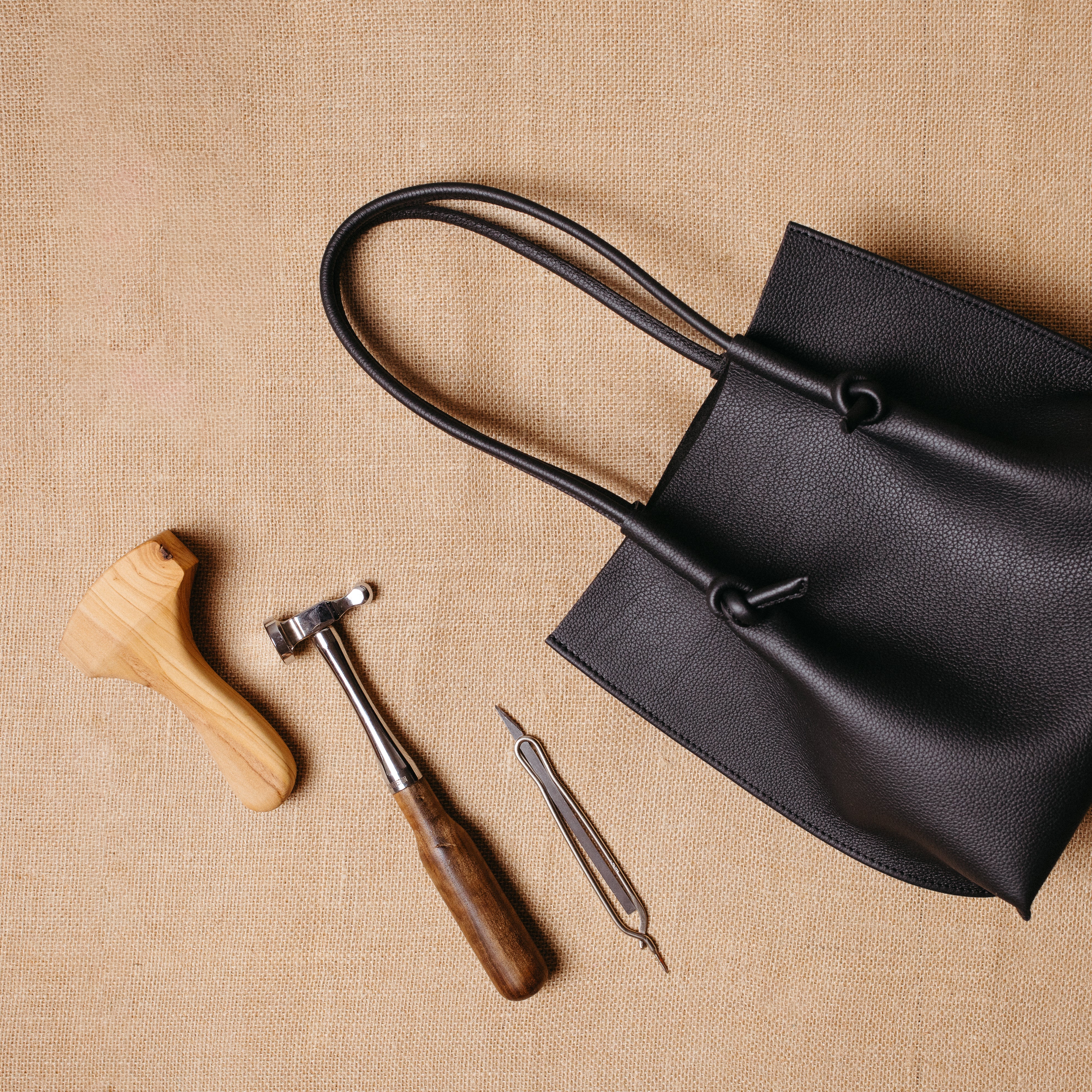 Flora Everyday Leather Tote | Togo Calf Black - Image 3